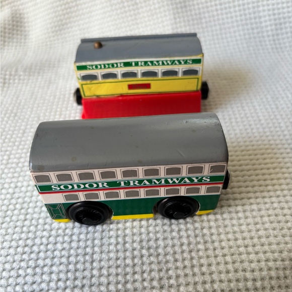 FLORA & Flora’s TRAM  Thomas & Friends Wooden Train Railway 2003 HTF - Picture 3 of 5